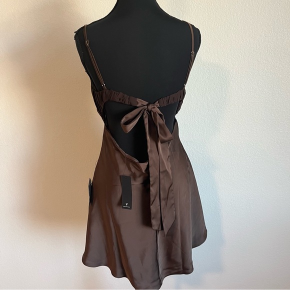 🆕Lulu's Jola Rich Chocolate Brown Satin Mini Dress Size M Tie back date night - Picture 5 of 13
